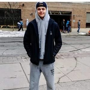 Meet your Posher, Adam